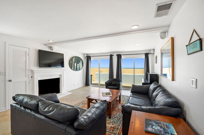 Building Photo - 3525 Ocean Dr