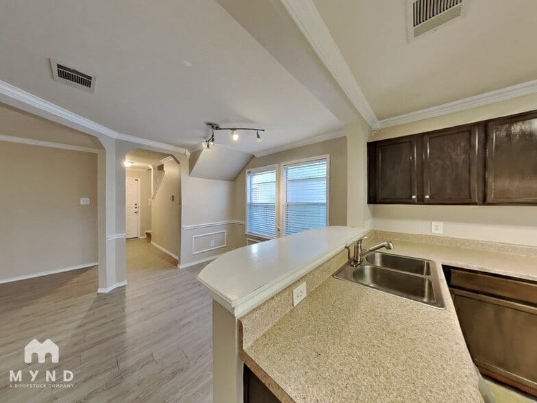 Building Photo - 5644 Brougham Way