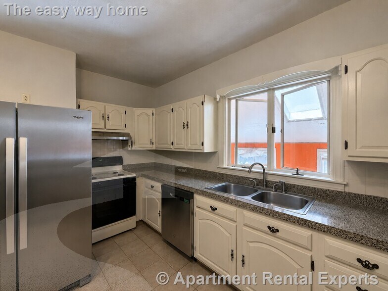 Building Photo - 19 7th St