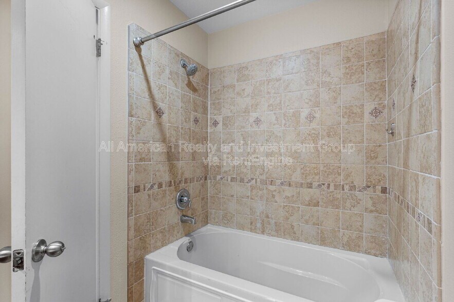 Building Photo - 137 Deville Dr