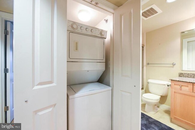 Building Photo - 777 7th St NW