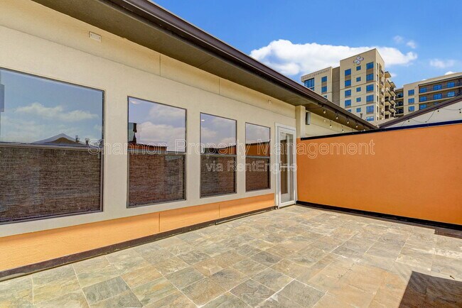 Building Photo - 113 Tuam St