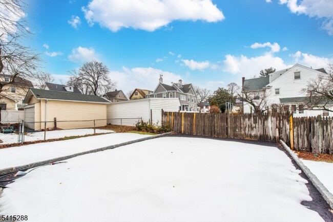 Building Photo - 12 Linden Ave