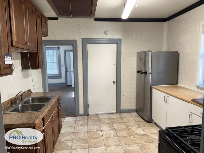 Building Photo - 2 Bedroom House In St. Paul