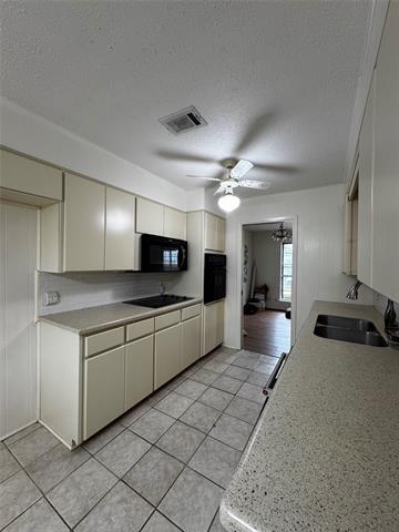 Building Photo - 3205 Pin Oak Dr