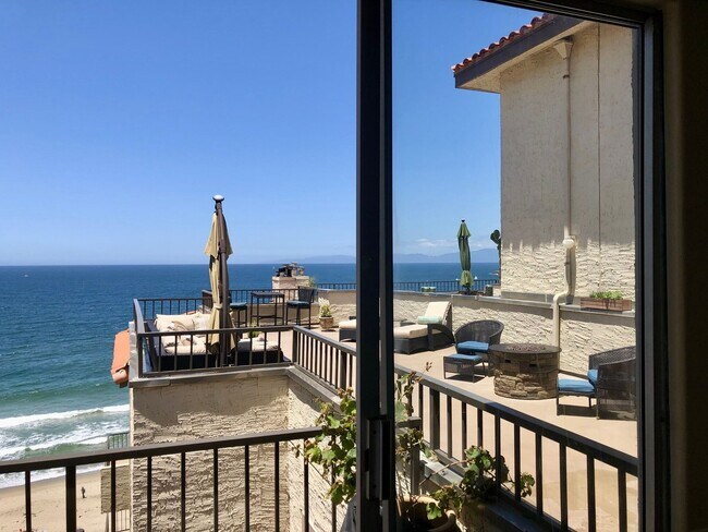 Building Photo - 555 Esplanade