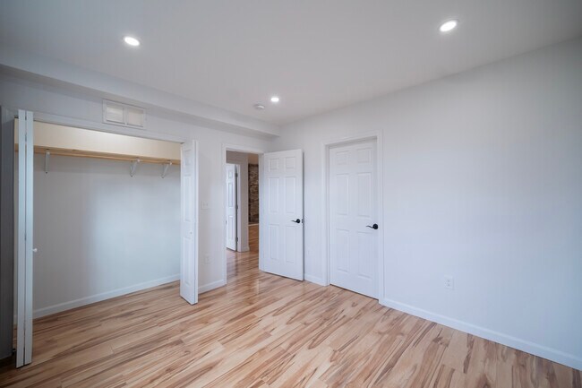 Building Photo - 10 Wampanoag Trl