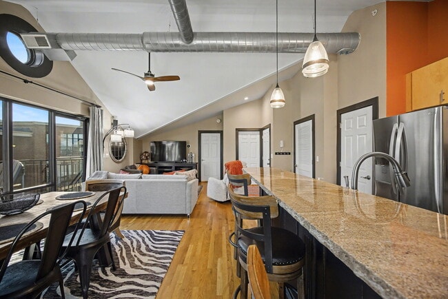 Building Photo - 261 S Limestone