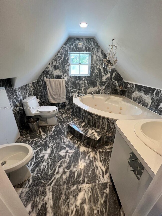 Building Photo - 7601 Beach View Dr