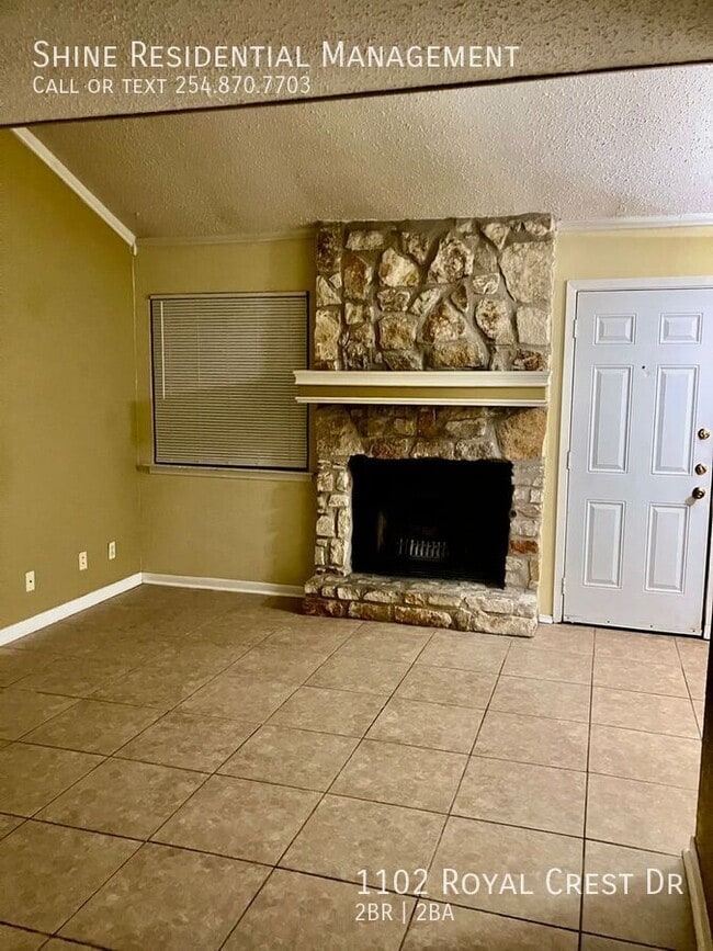 Building Photo - 1102 Royal Crest Dr