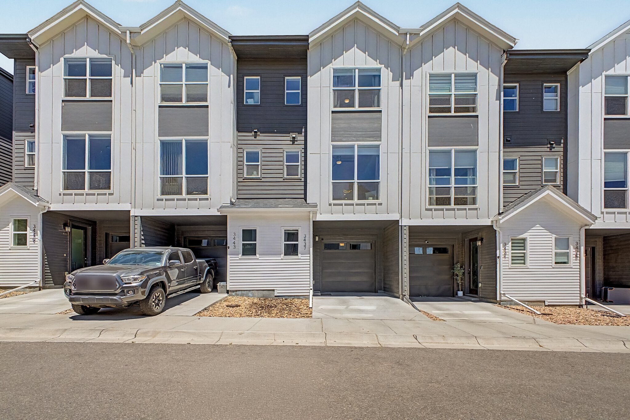 Building Photo - 3437 W 63rd Pl