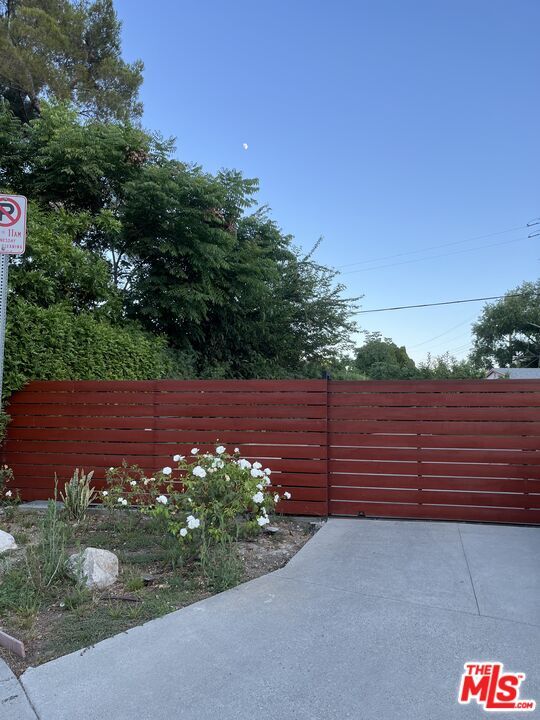 Building Photo - 3800 W Legion Ln