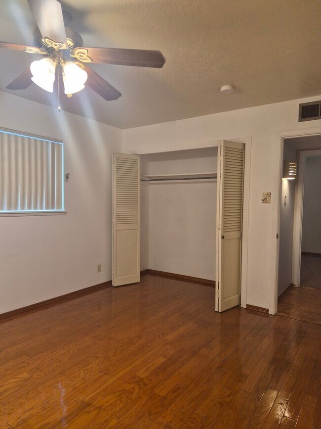 Building Photo - 5832 Avenida La Barranca NW