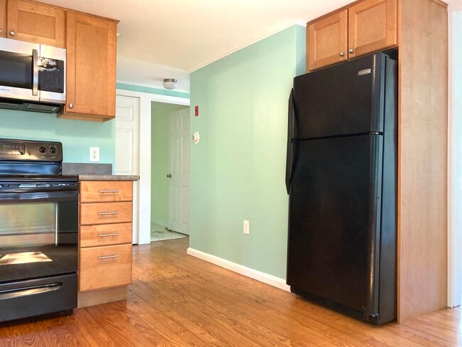 Building Photo - 23 Richard Rd