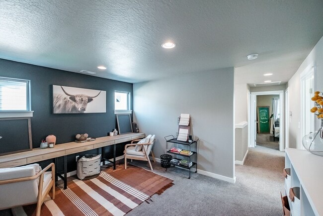 Building Photo - Beautiful 3 Bedroom on Large Corner Lot!