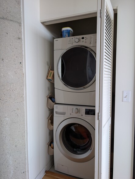In Unit Washer Dryer - 3963 W Belmont Ave