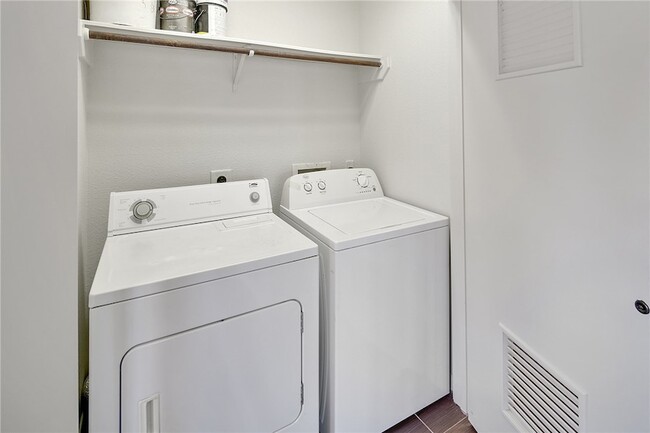 Building Photo - 503 Thornton Ct