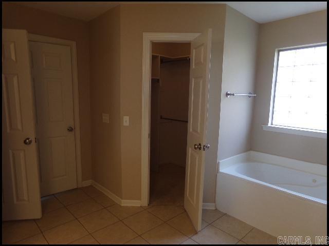 Building Photo - 303 Hidden Meadows Dr