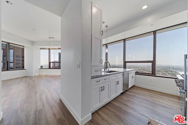 Building Photo - 1100 Wilshire Blvd