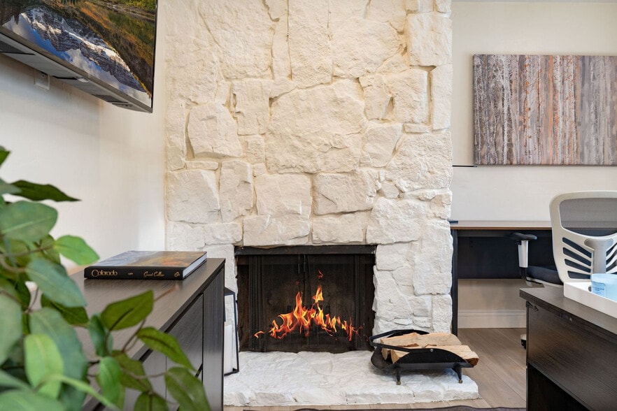 Building Photo - 940 Waters Ave