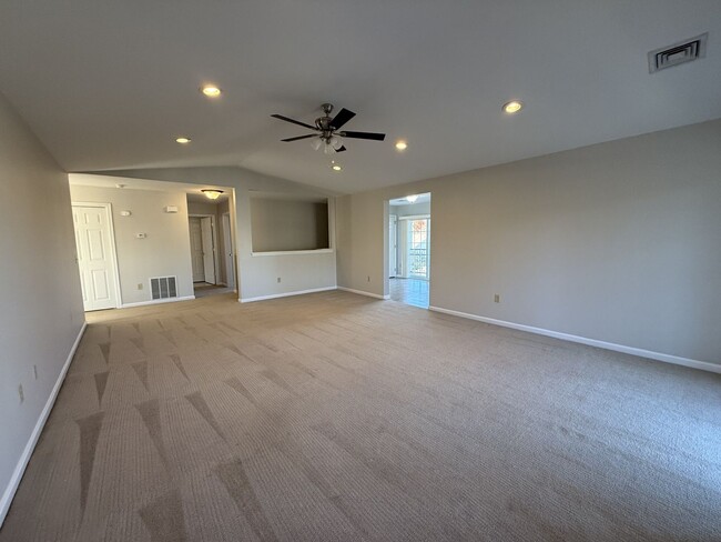 Building Photo - Three Bedroom Condo in Tradition Point