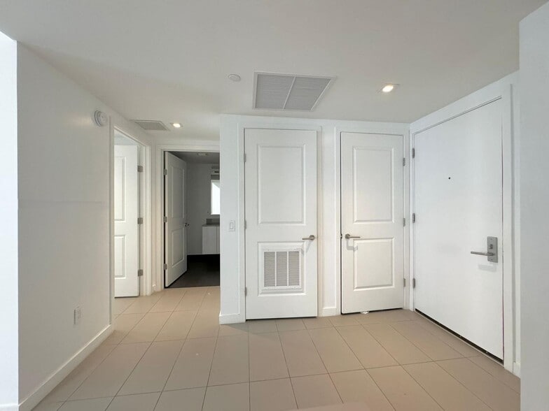 Building Photo - 1600 NE 1st Ave