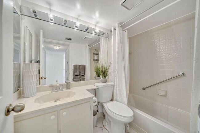 Building Photo - 9485 N Belfort Cir