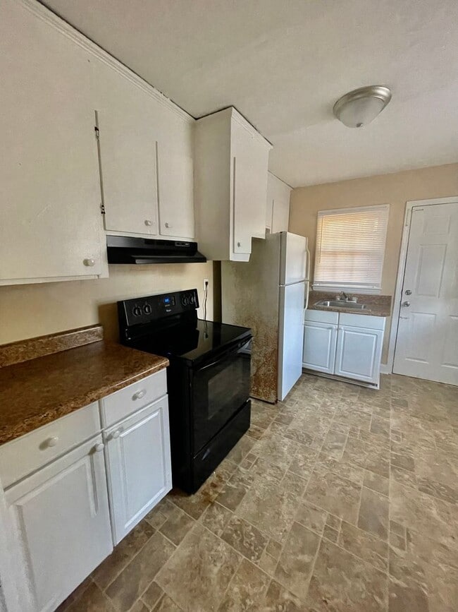 Building Photo - Terrybrook1930