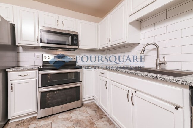 Building Photo - Spacious 3-Bed One Story Home, With  Large...