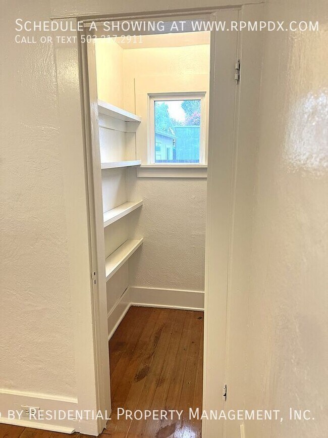 Building Photo - 214 NE Bryant St