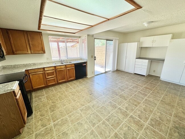 Building Photo - Two Story 3 Bedroom/2.5 Bath Home. Clean & Ready for Immediate Move-in!