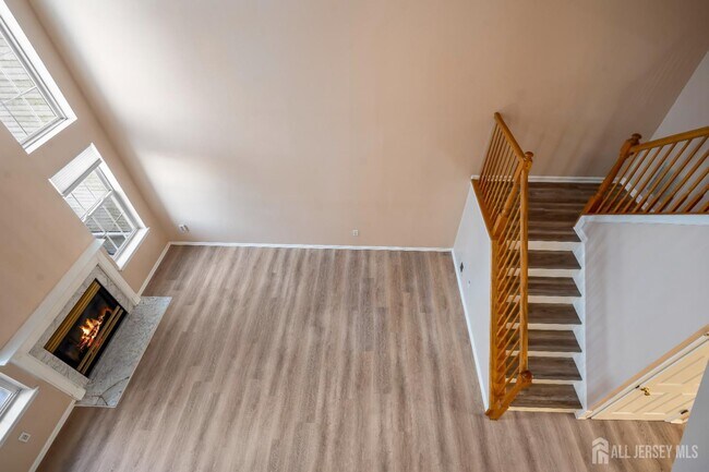 Building Photo - 11 Windsong Cir