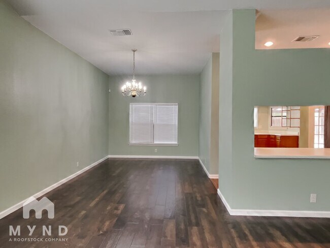 Building Photo - 3403 Shallow Grove