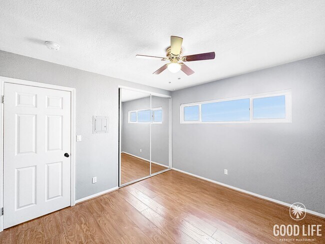 Building Photo - Beautiful 2B 1BA Condo w/ Reserved Parking and Wall AC!