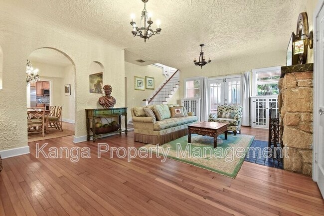 Building Photo - 194 Almeria Rd