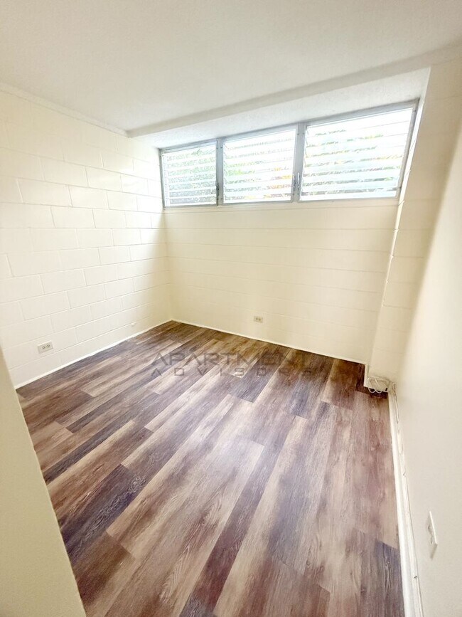 Building Photo - 933 Kaheka St