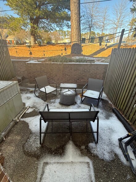 Building Photo - 3751 Jamestown Cir