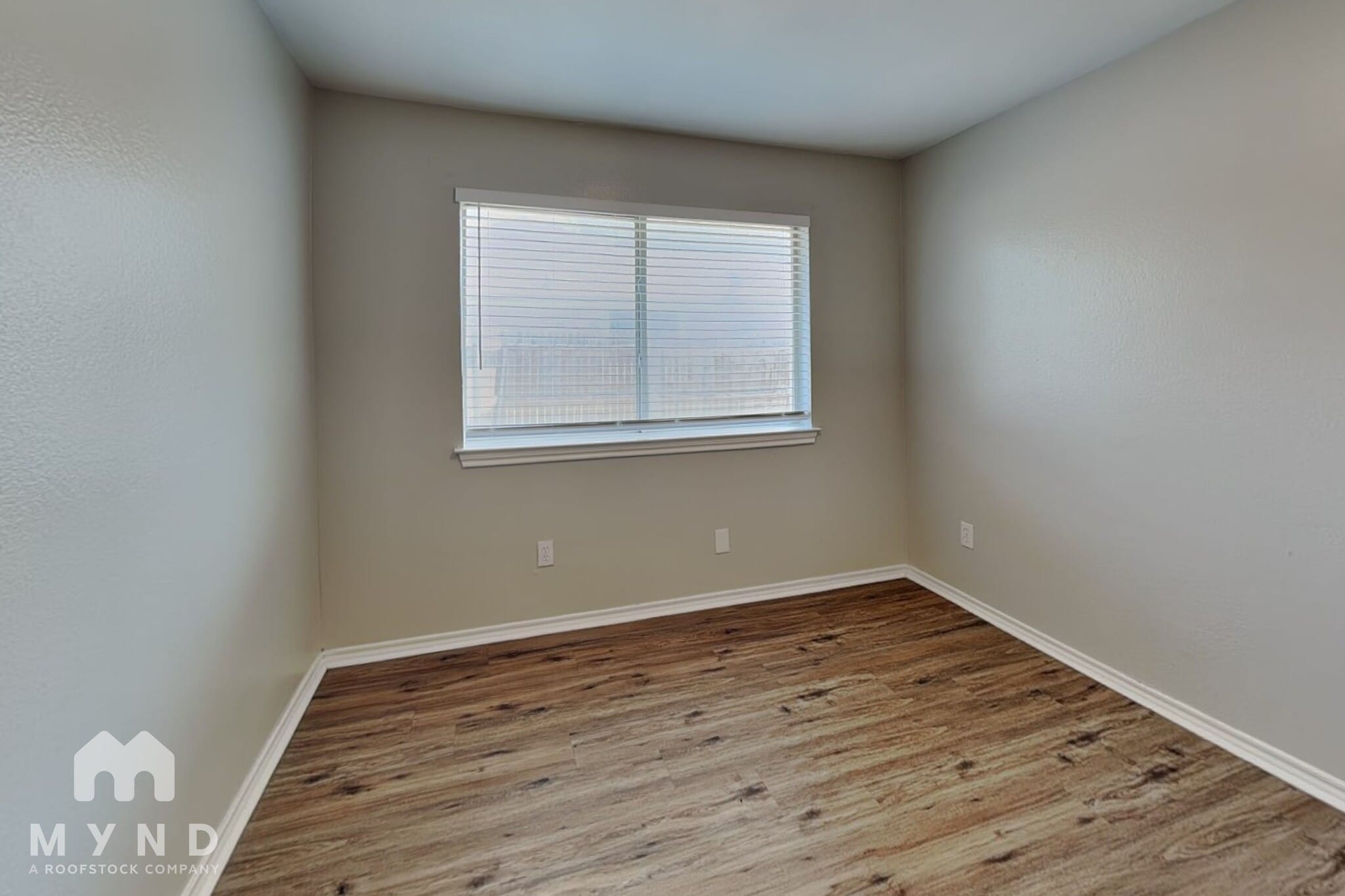 Building Photo - 2526 Sunset Dr