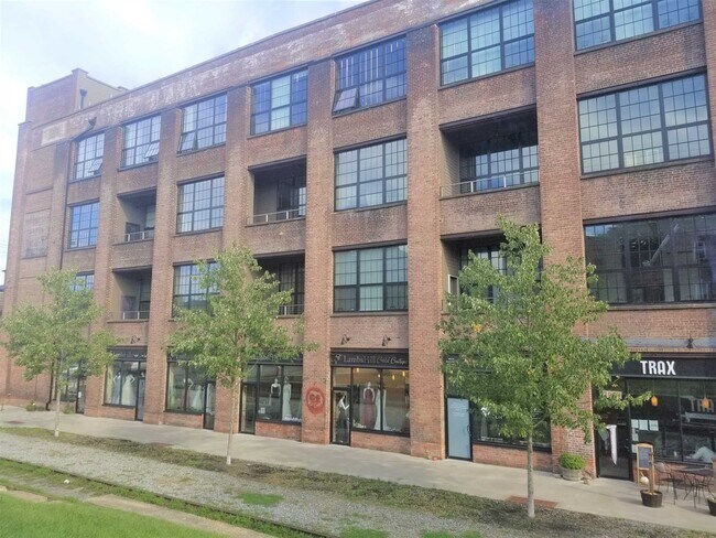 Building Photo - 1 E Main St