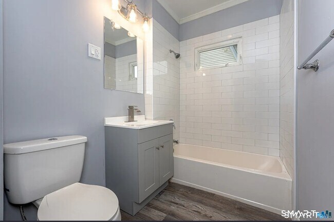 Building Photo - 87 Melrose Ave