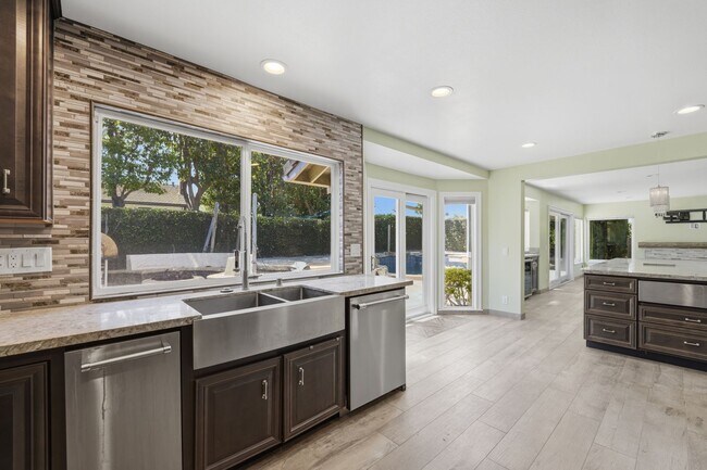 Building Photo - Stunning 4 bedroom, 3bath home, with pool in Laguna Niguel!