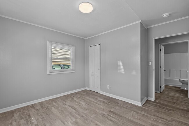 Building Photo - 313 N 42nd St