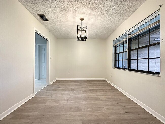 Building Photo - 722 W Alamo Dr