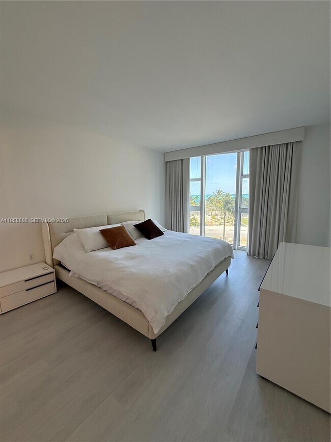 Building Photo - 10275 Collins Ave