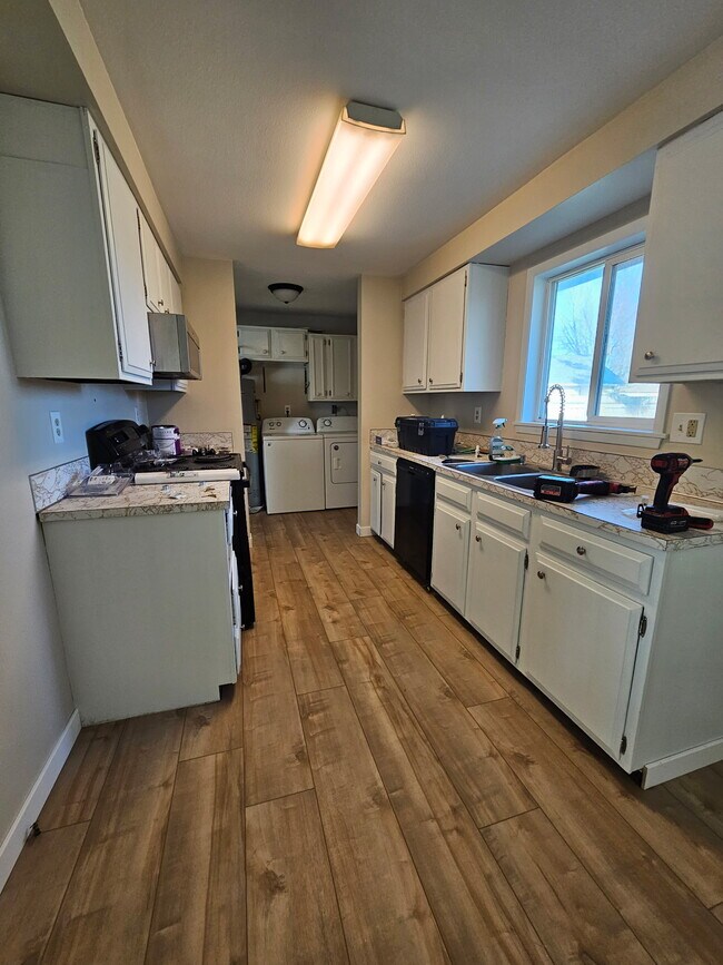 Building Photo - 180 NW Wilson Cir