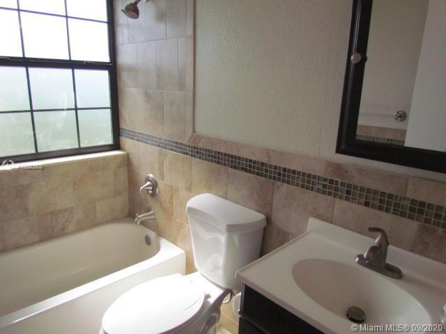 Building Photo - 2630 Riverside Dr