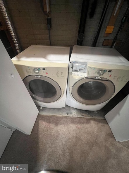 Building Photo - 405 Carnaby St