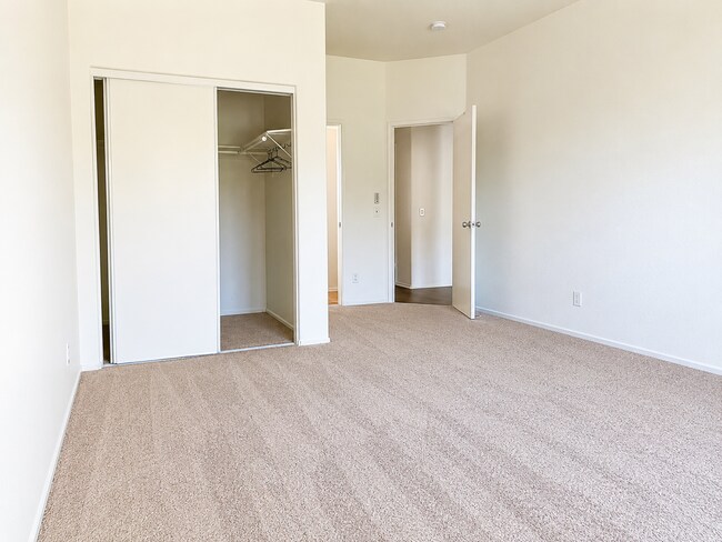 Building Photo - 952 Mira Grande