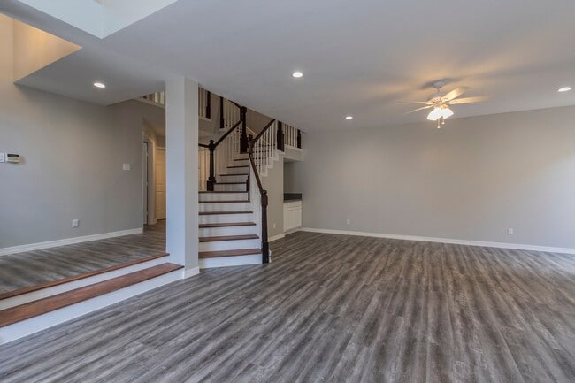 Building Photo - Huge breathtaking home!! Gated comunity wi...