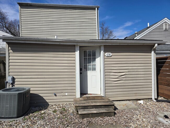 Building Photo - Charming 3 Bedrooms, 2 Full Bathroom Home!...
